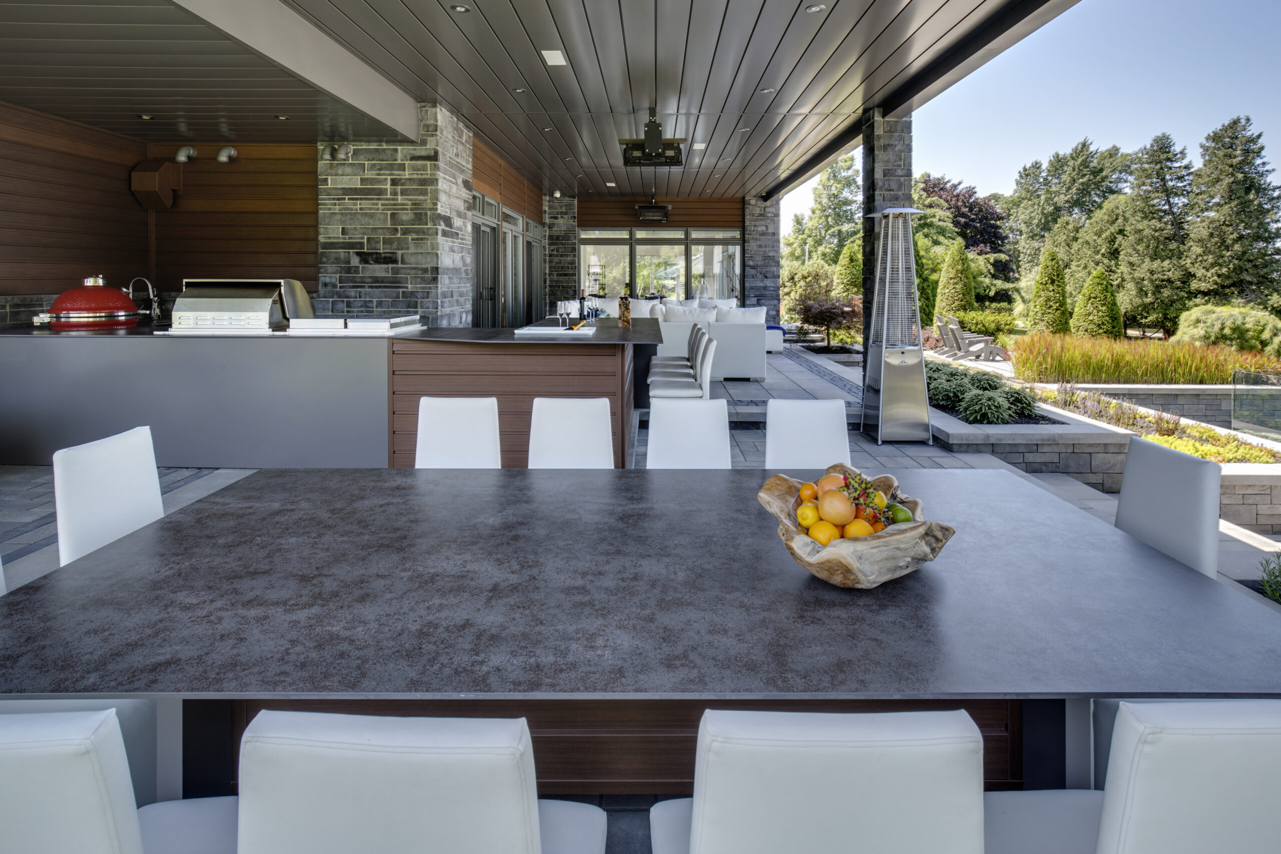 Insule, baruri, proiecte comerciale